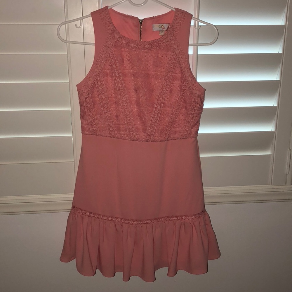 Adorable dress!!